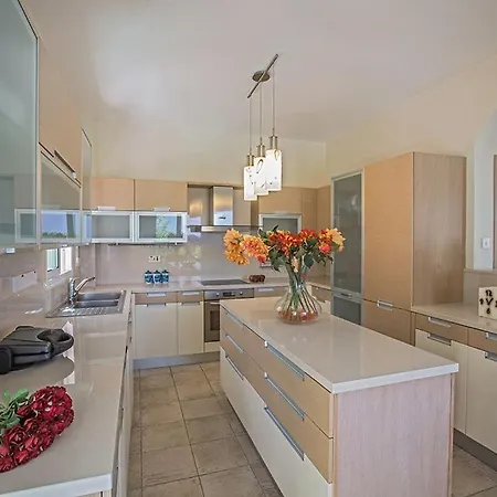 Βίλα Vryso - Modern 3 Bedroom Ayia Triada With Pool Close To The Beach *